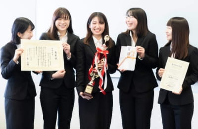 西日本インカレ（合同研究会）において信夫ゼミの経営学部生が最優秀賞を受賞しました！