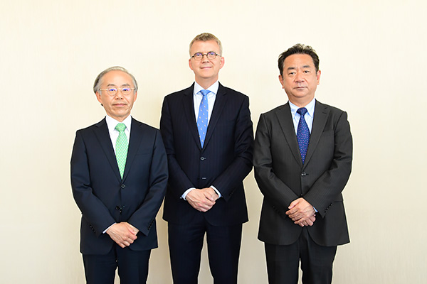 アイスランド駐日大使のステファン・ホイクル・ヨハネソン氏が来学されました