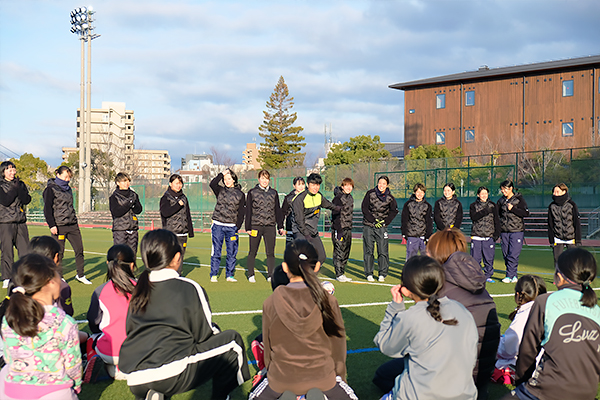 「なでしこサッカー教室 with 和泉テクノFC」を開催しました（監修：杉秋成講師）