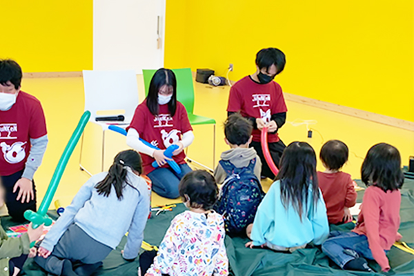 「ゆいテラスバースデーフェスティバル」に本学学生が参加しました