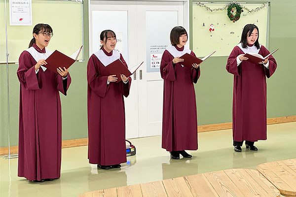 「ゆいテラスのクリスマス」イベントに、今年も本学チャペル附属聖歌隊が参加しました