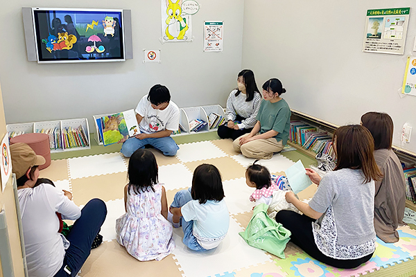 TRCシティプラザ図書館で絵本の読み聞かせイベントを開催しました