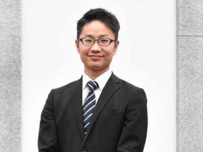 ボランティアサークルの代表として、子どもたちを見守ってきた経験が警察官の原点